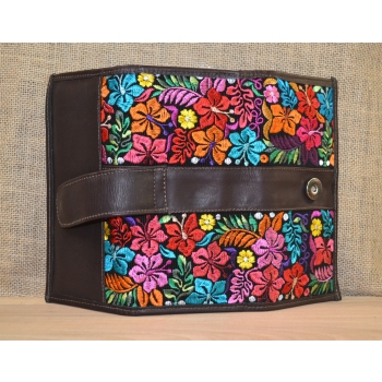 Portfel duży skórzany ciemno brązowy z kwiatowym kolorowym haftem .